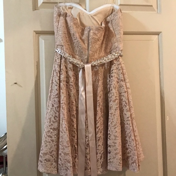 Lace strapless - Picture 2 of 2